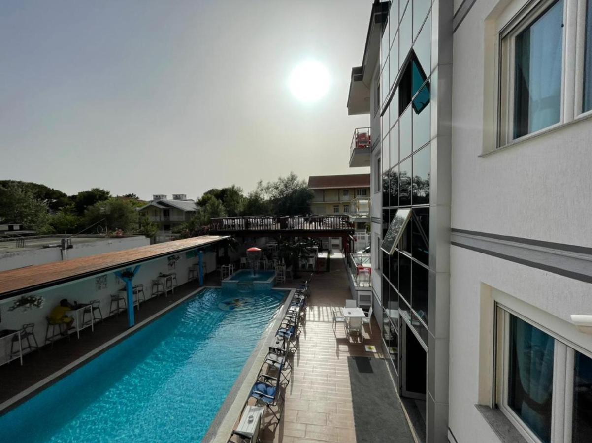 Brian Hotel Velipoje Exterior photo